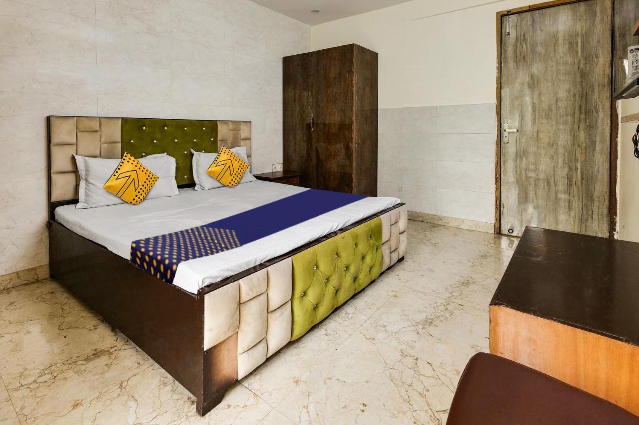 Oyo Flagship 81486 Hotel Mahalaxmi Guesthouse Nové Dillí Exteriér fotografie